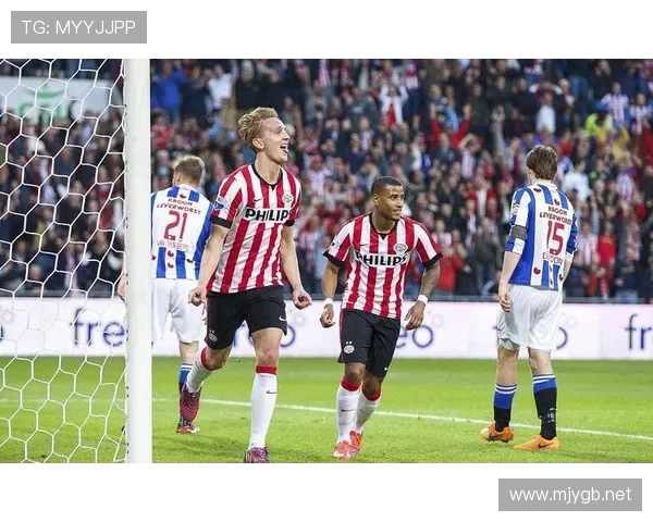 阿贾克斯关键战表现不佳，对赛季整体走势形成制约